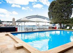 Harbourside Apartment with Spectacular Pool - North Sydney - Basen