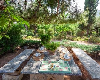 Beautiful Mini Eco Farmhouse - Néa Mákri - Restaurant