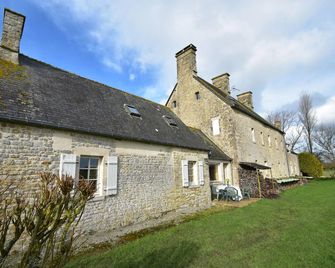 La Cigogne Nature Stay - Liesville-sur-Douve - Budova