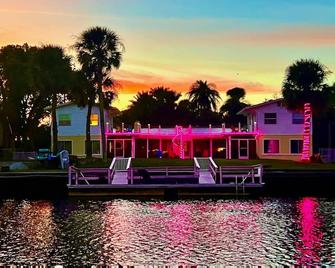 Cotee River Tiki Hut - New Port Richey