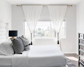 The Bruins 3-Bedroom Suite - Los Angeles - Bedroom