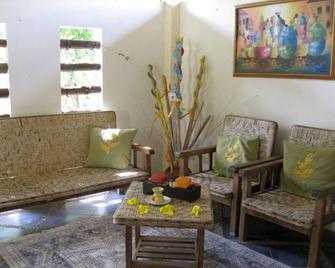 Crystal Paradise Resort Spa & Winery - Narra - Living room