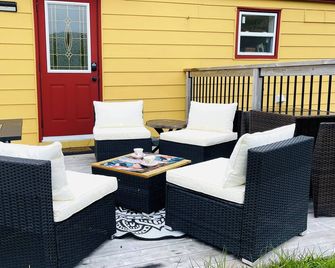 Renovated biscuit box style home. Located centrally to the best attractions. - Bonavista - Innenhof