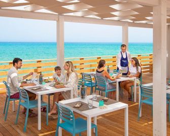 Is Serenas Badesi Resort - Badesi - Restaurante