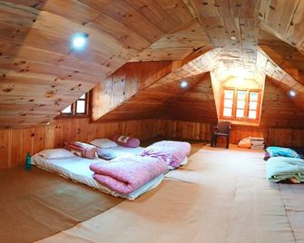 Sunlight Homestay Mohana - Dehradun - Bedroom