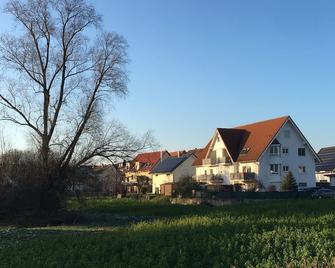 Sonnige Wohnung mit Balkon - Eppingen - Gebäude