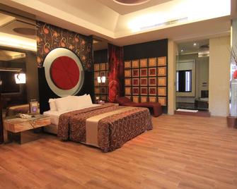 Romantic Code Art Motel - Tainan City - Bedroom
