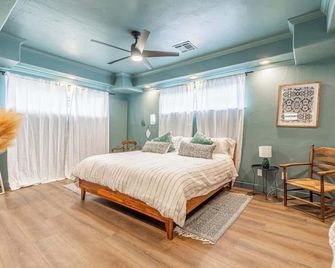 Stylish 2-Bedroom walking distance to Downtown - Reno - Habitación