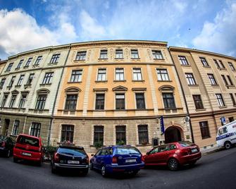 Pyramida - Brno - Building