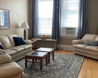 Downtown Living #1 - Fergus Falls - Wohnzimmer