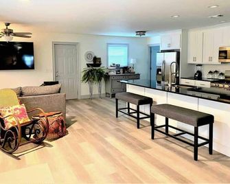 Central, Renovated Home Near Downtown and Trails - Springdale - Kuchnia