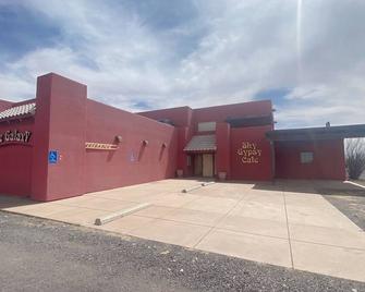 Astronomers Birders Hikers Portal Rodeo Lodging, Fly in Option 3 bedrooms - Rodeo - Edificio