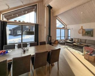 Gorgeous Home In Kvam With Sauna - Kvam - Dining room