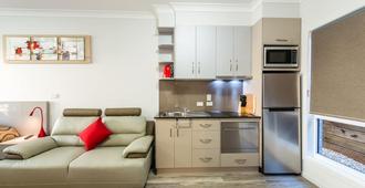 Athena Motel Apartments - Toowoomba - Kitchen