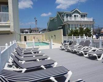 You can enjoy summer in this just newly renovated 2 bedroom, 1 bath, bay front condo. - Stone Harbor - Pool