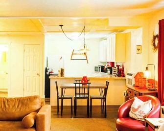 Downtown Red Room at Villages on Aurora - Ironwood