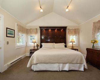 Olallieberry Inn Bed and Breakfast - קמבריה - חדר שינה