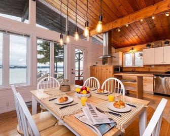 Hôtel à la maison - Cap à L'Île, vue, fleuve et spa - Saint-Joseph-de-la-Rive - Comedor
