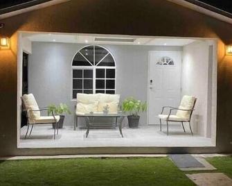 Marla home at Montego west village\n - Bahía Montego - Patio