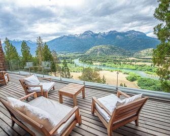 Uman Lodge - Futaleufú - Balcony