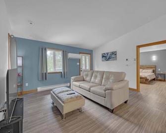 Tucked Away Walk to Beach Pet Friendly Relax - Rothesay