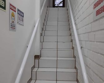 Pousada Vó Celina - Praia Grande - Escaleras