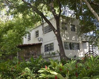 Dover Woods Guest House - St Lawrence Gap - Gebouw