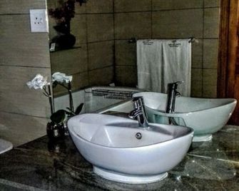 Dwaleni Farm Lodge - Matsapha