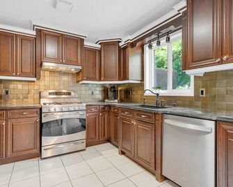 Home, away from home. - Quinte West - Kitchen