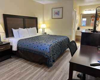 Rodeway Inn Medford South I-5 - Medford - Habitación
