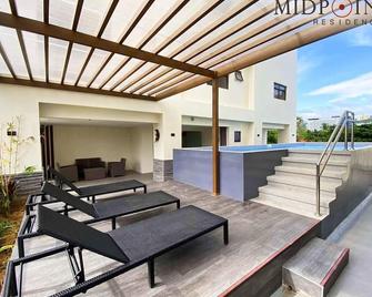 2 bedroom condo near Ayala Center Cebu and SM City Cebu with AC, gym,WiFi & pool - Mandaue City - Balcony