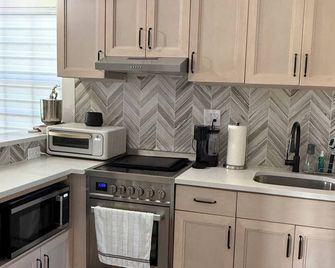 The Sanctuary -Prime Corner inResort Location W&D vaulted ceilings fireplace 274 - River Ranch - Kitchen