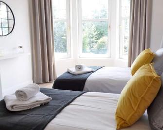 Signature - Langlands House - Glasgow - Bedroom