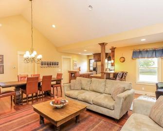 Nightingale - Saugatuck - Living room