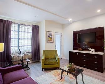 Luxurious One Bedroom Suite with Balboa Park View - San Diego - Living room
