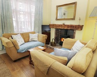 St Mary's Cottage - Scarborough - Living room