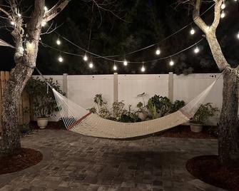 Sublime: Beach house & outdoor oasis - Cape Canaveral - Patio