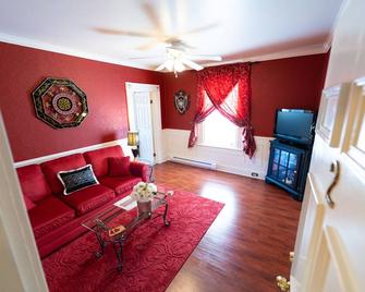 The Maple Inn - Parrsboro - Living room