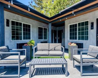 Monterey Surf Inn - מונטריי - פטיו