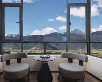 Shangri La E-Long Hotel - Dukezong Ancient City High speed Railway Station Branch - Free airport and station pick-up service - Diqing - Chambre
