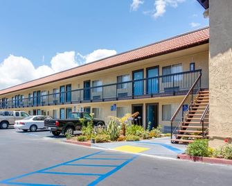 Motel Moonlight - Anaheim - Building