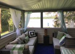 Lakeview Cottage with Dock, Kayaks - Morris - Living room