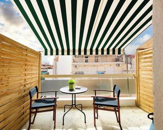 Startupper's Pad in real Athenian neighbourhood - Ateena - Parveke