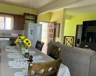 Saipan ocean view swimming pool villa NO1, saipan best Oceanview , private pool. - Garapan - Dining room