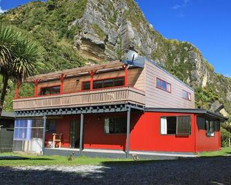 Te Hui House - Punakaiki - Building