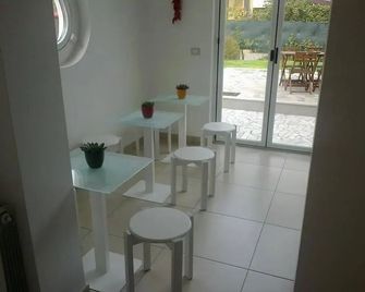 Bedrooms B&B - פסקארה - חדר אוכל