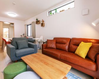 Onna-son Cozy house - Onna - Wohnzimmer