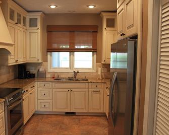 Beautiful Keowee Key 2 bedroom 2 bath condo on Lake Keowee. - Salem - Cocina