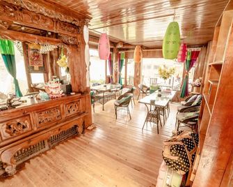 Yi's Hostel - Diqing - Restaurant