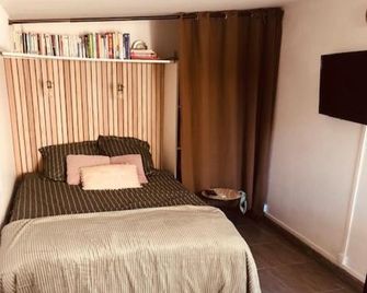 Chambre La madeleine - Gémenos - Bedroom